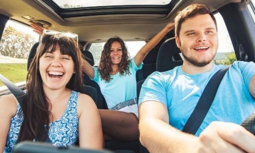 Arkadaşlarla Yola Çıkmak Artık Daha Keyifli: Grup Gezileri İçin Araç Kiralama İpuçları