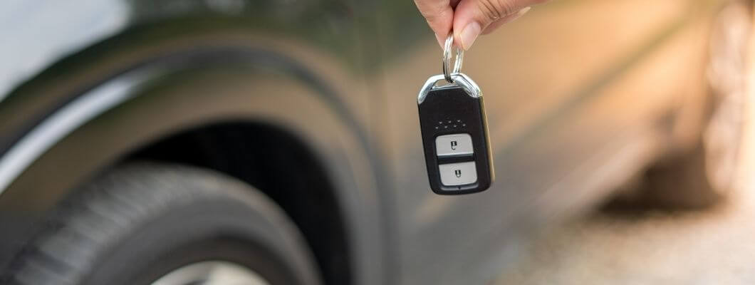 Uçaktan İndikten Sonra Direksiyon Başına: Havalimanında Araç Kiralama Kolaylığı